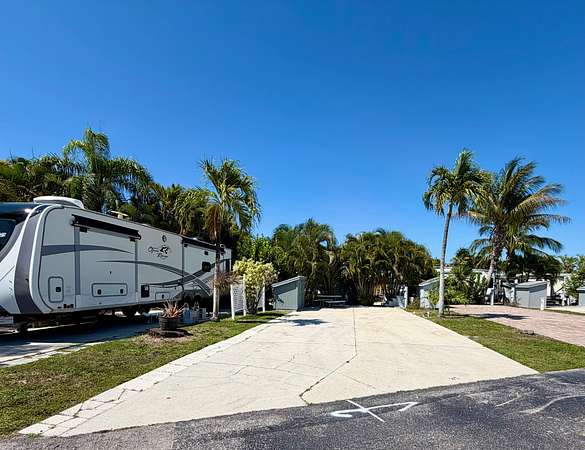 Land for Sale in Chokoloskee, Florida