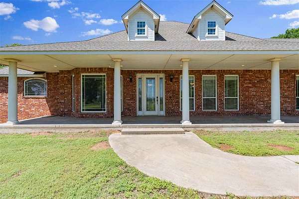 38 Acres of Land with Home for Sale in Marlow, Oklahoma