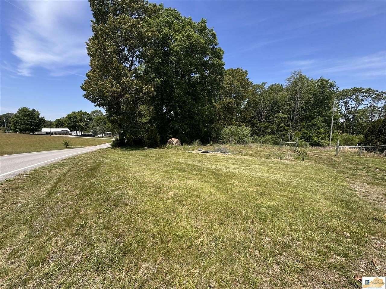 1.33 Acres of Residential Land for Sale in Summer Shade, Kentucky
