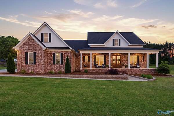 10.6 Acres of Land with Home for Sale in Harvest, Alabama
