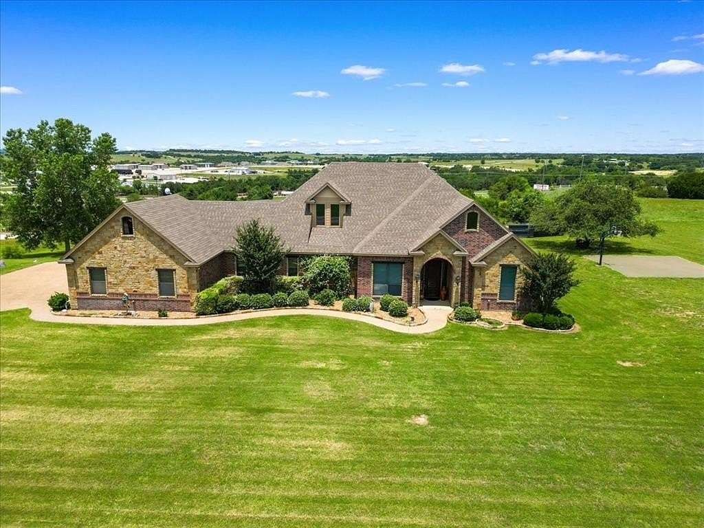 4.6 Acres of Improved Mixed-Use Land for Sale in Weatherford, Texas