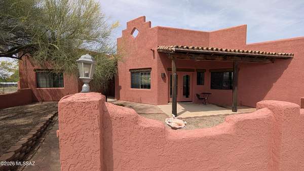 3.16 Acres of Land with Home for Lease in Tucson, Arizona