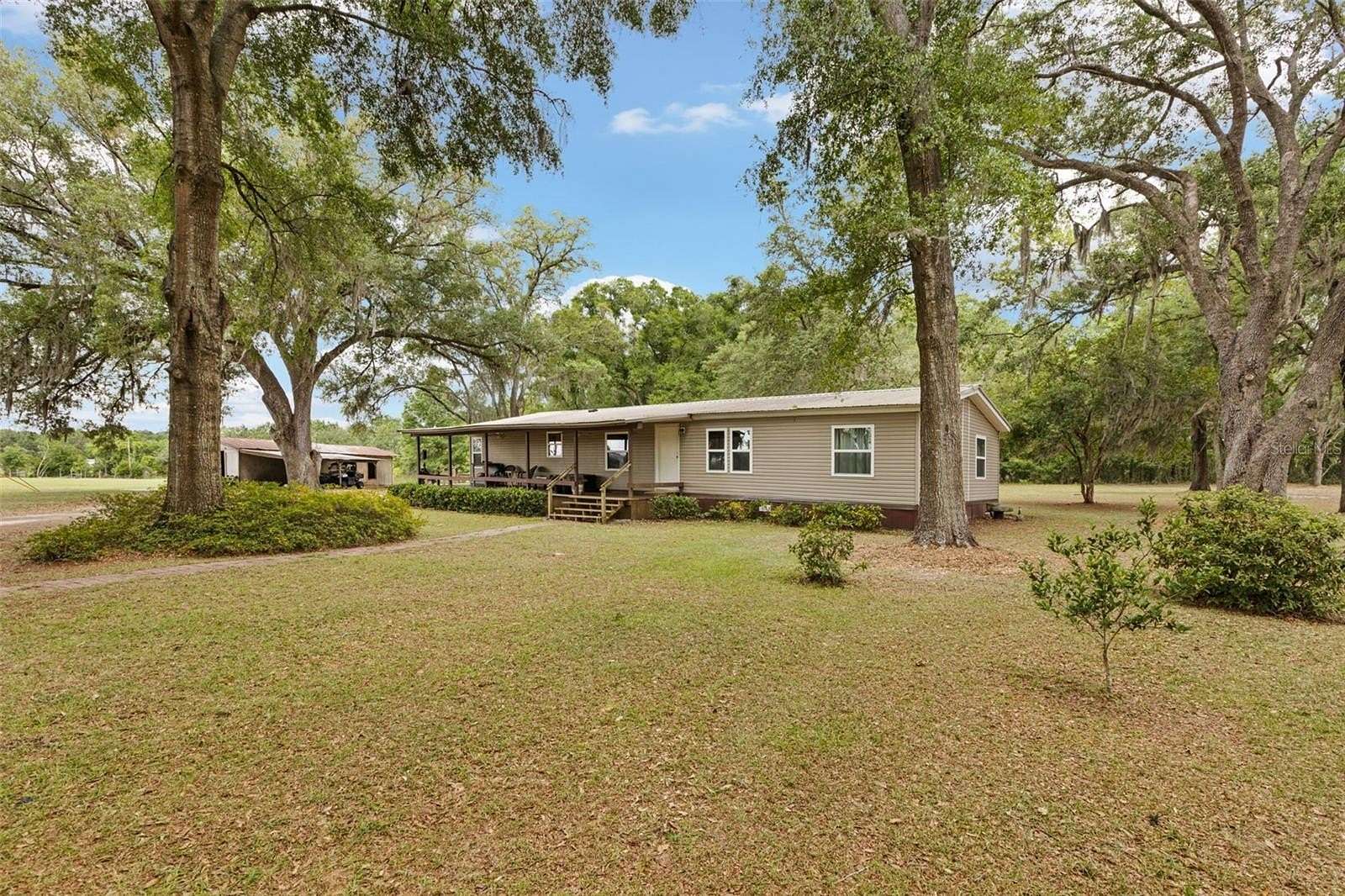 10 Acres of Recreational Land with Home for Sale in Trenton, Florida
