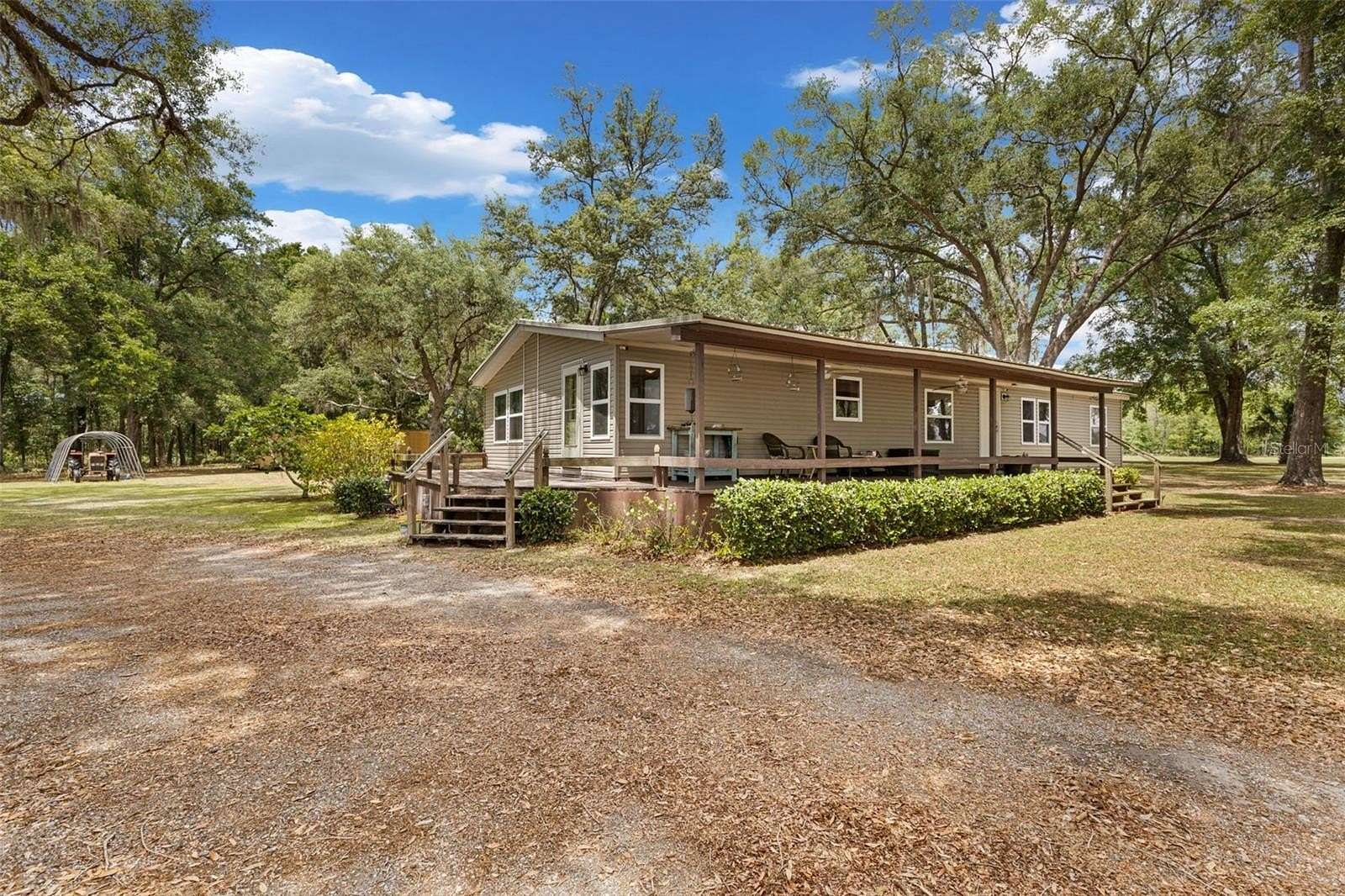 10 Acres of Recreational Land with Home for Sale in Trenton, Florida