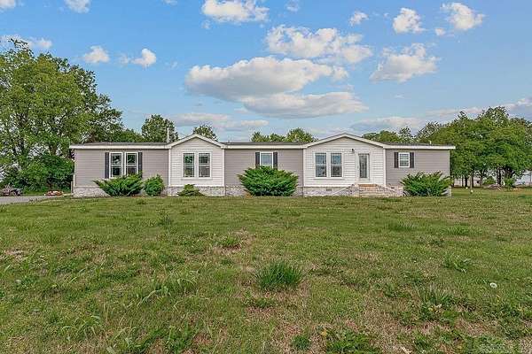 2 Acres of Land with Home for Sale in Jonesboro, Arkansas