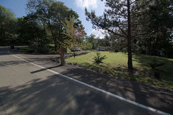 0.9 Acres of Land for Sale in Roseburg, Oregon