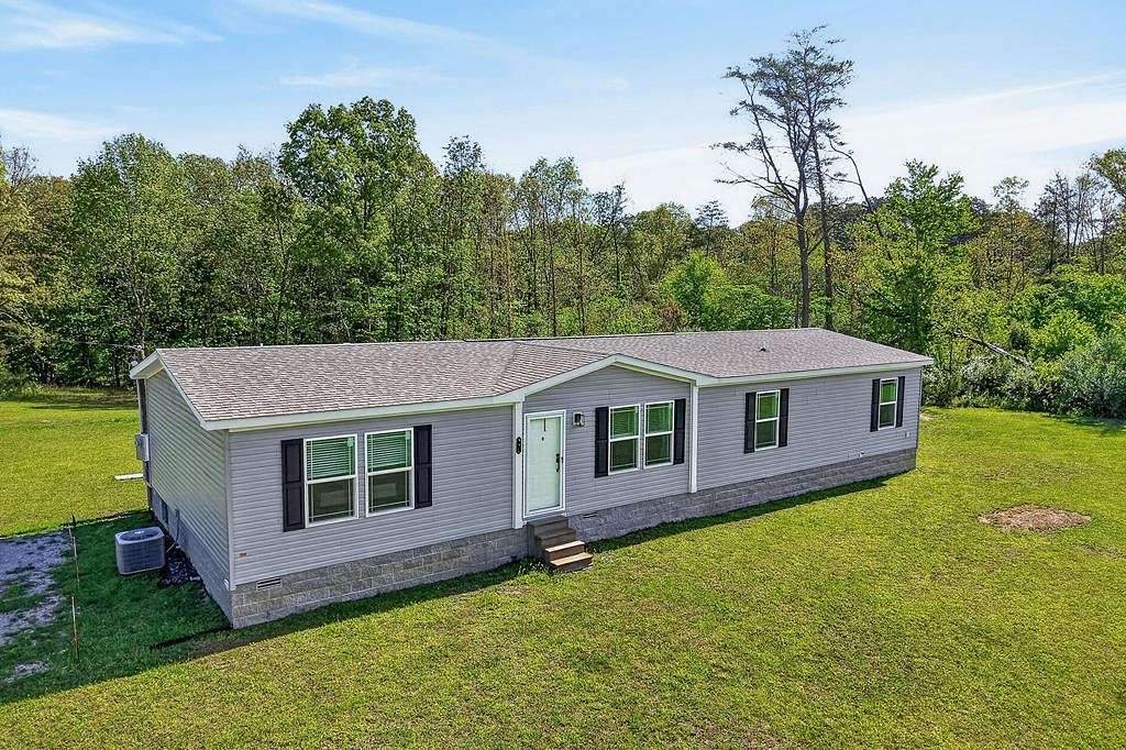 7 Acres of Land with Home for Sale in Sparta, Tennessee