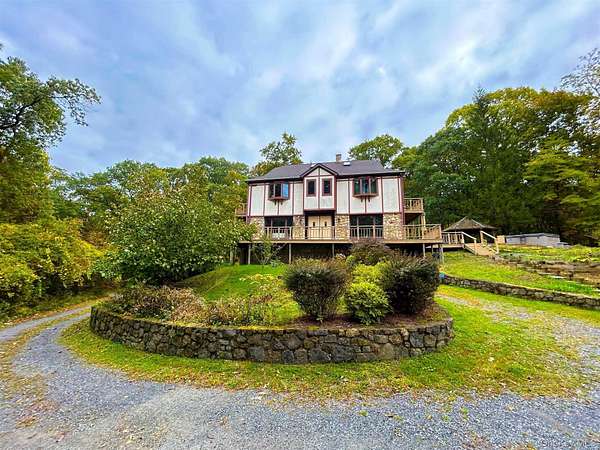 5.8 Acres of Land with Home for Lease in Marlboro, New York