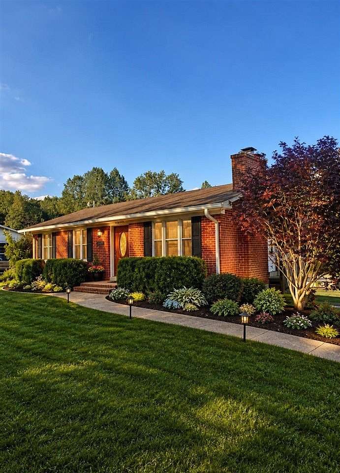 1.5 Acres of Land with Home for Sale in Auburn, Kentucky