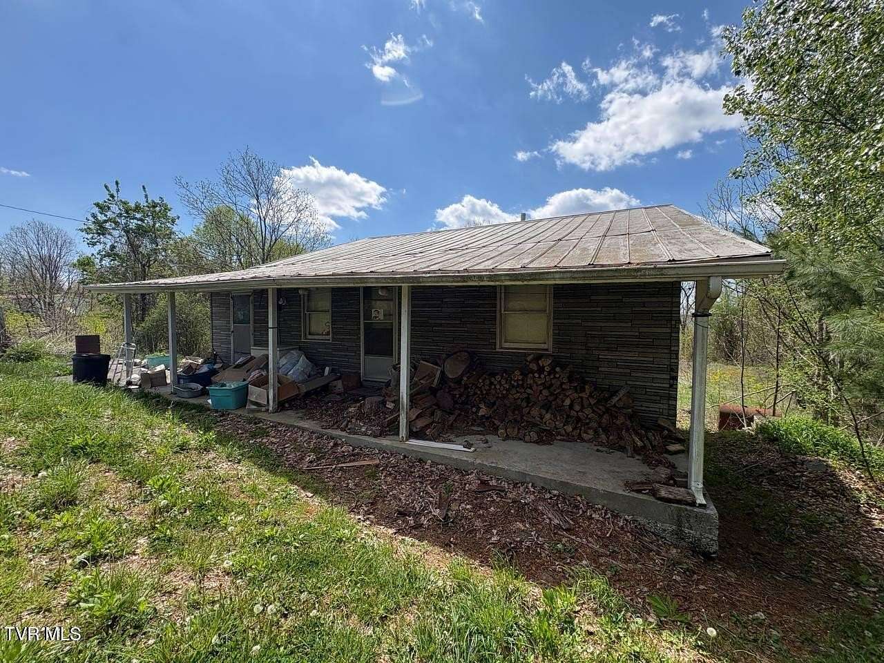 9.9 Acres of Land with Home for Sale in Jewell Ridge, Virginia