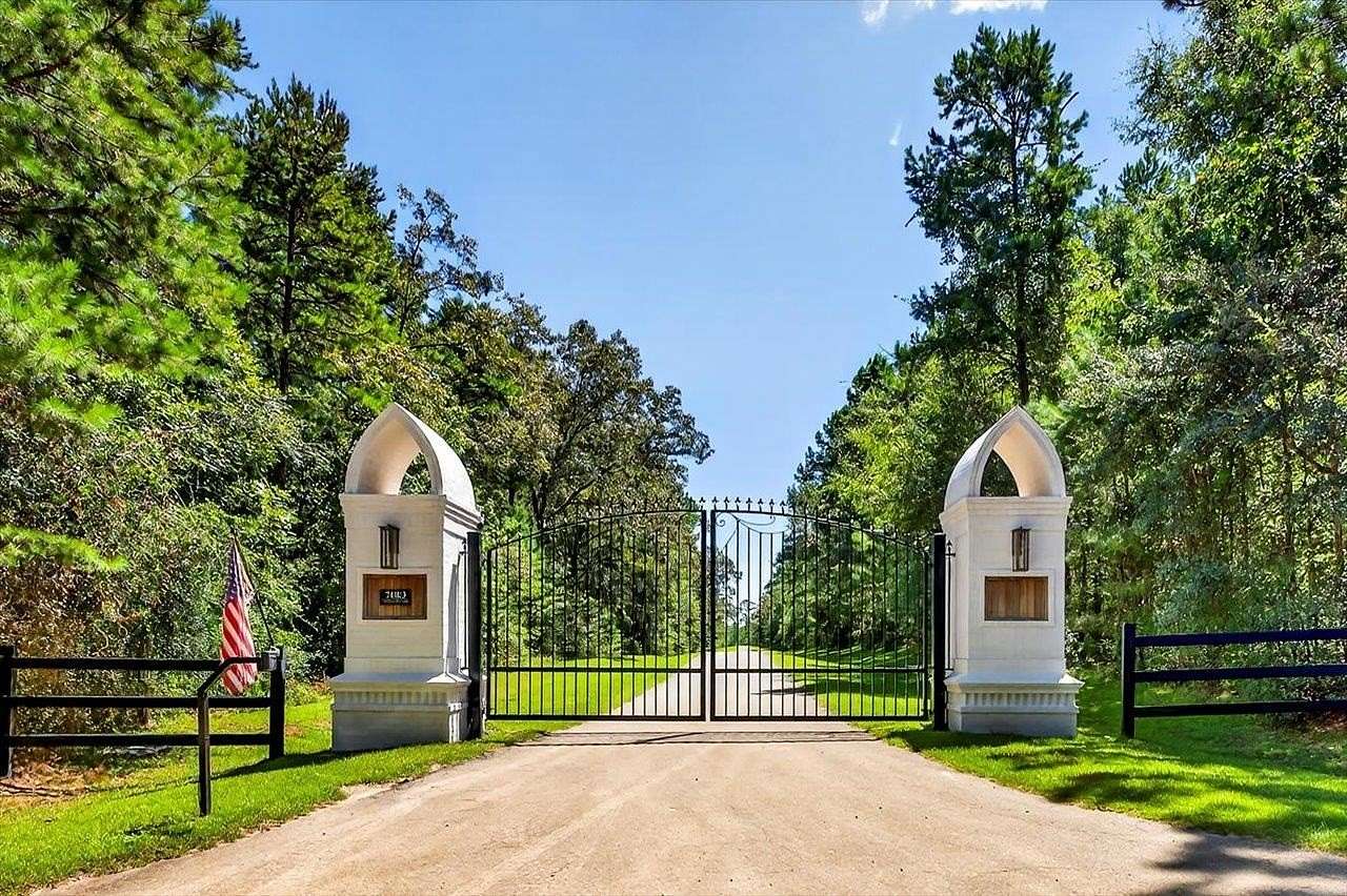 10.6 Acres of Land with Home for Sale in Tallahassee, Florida