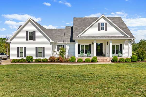 30 Acres of Land with Home for Sale in White House, Tennessee