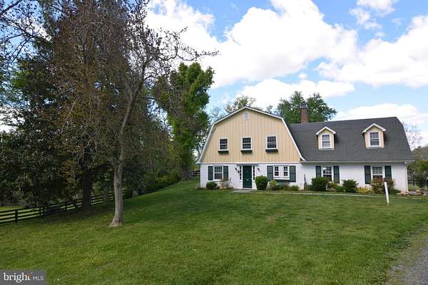 4.8 Acres of Land with Home for Lease in Middleburg, Virginia