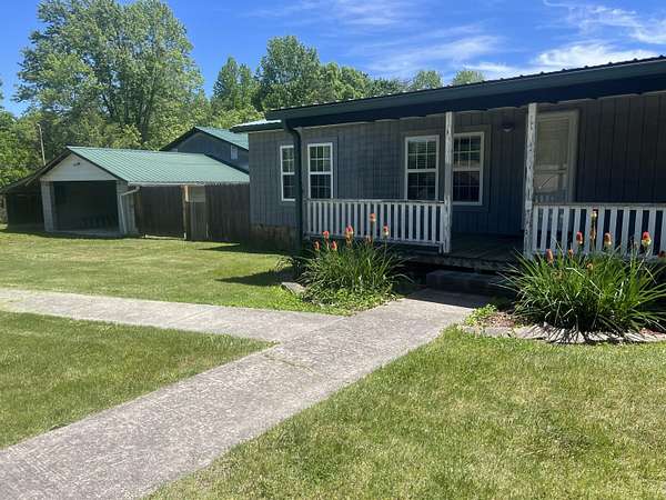 4 Acres of Land with Home for Sale in Soddy-Daisy, Tennessee