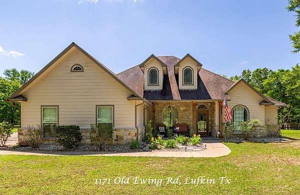 2.24 Acres of Land with Home for Sale in Lufkin, Texas