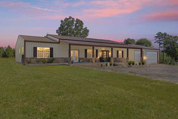 19.7 Acres of Land with Home for Sale in Queen City, Texas