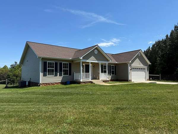 23.3 Acres of Land with Home for Sale in Appomattox, Virginia