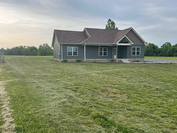 1.88 Acres of Land with Home for Sale in Westmoreland, Tennessee