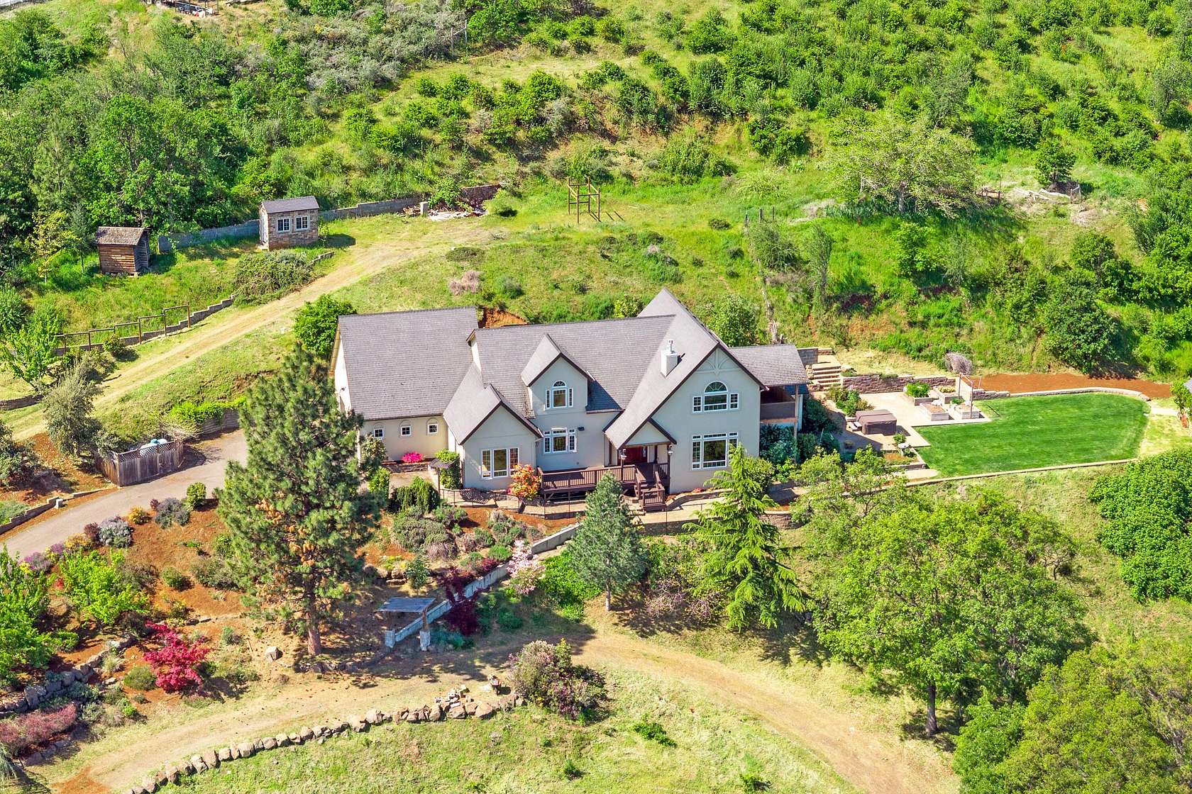 5.14 Acres of Land with Home for Sale in Ashland, Oregon