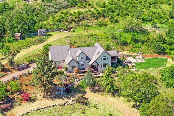 5.14 Acres of Land with Home for Sale in Ashland, Oregon