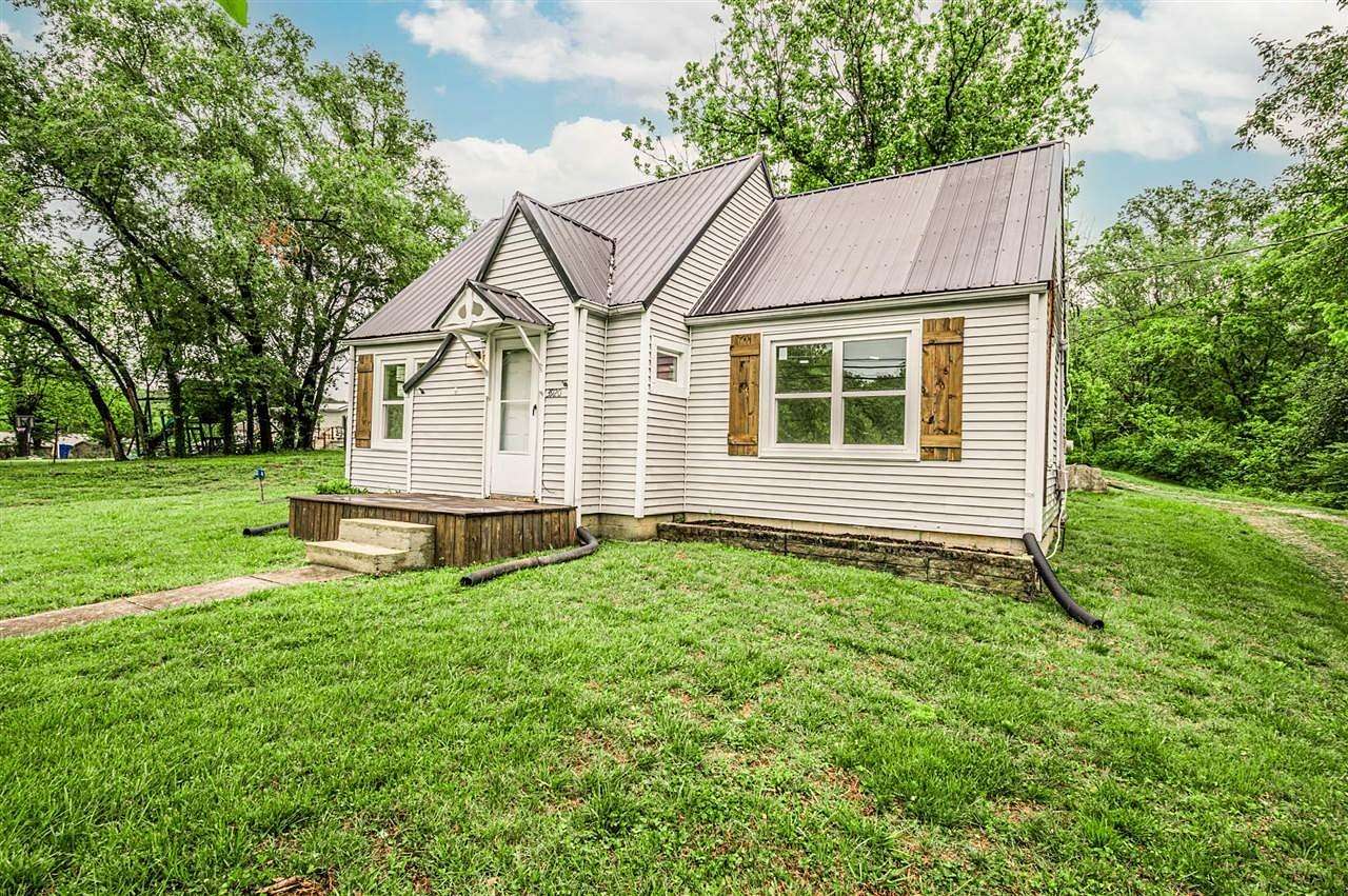 2.5 Acres of Land with Home for Sale in Brownsville, Kentucky