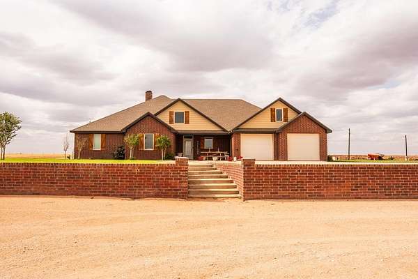 31.9 Acres of Land with Home for Sale in Seagraves, Texas