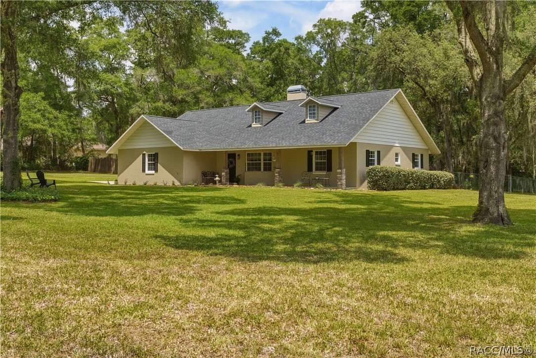 1.5 Acres of Land with Home for Sale in Ocala, Florida