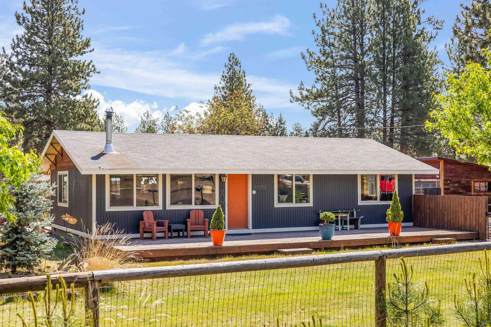 4.7 Acres of Land with Home for Sale in Sisters, Oregon