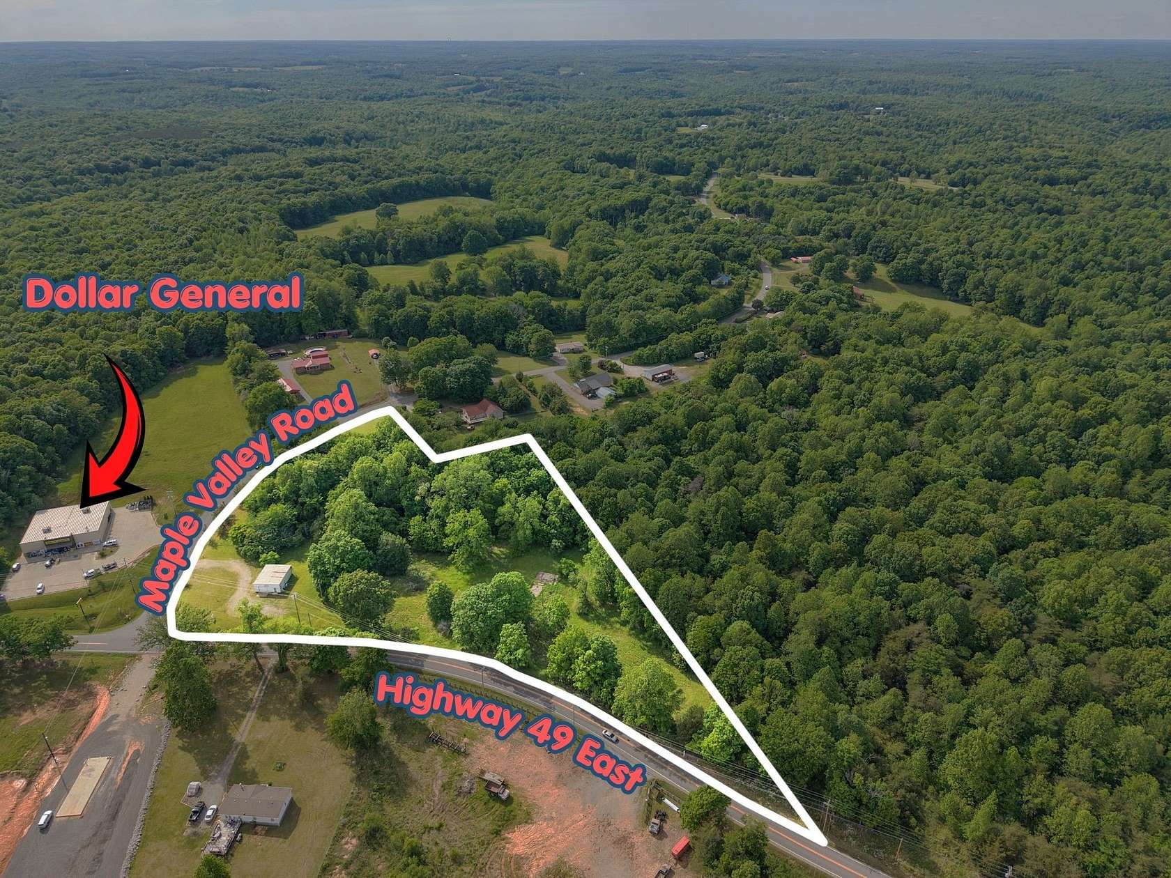 5.45 Acres of Improved Mixed-Use Land for Sale in Charlotte, Tennessee