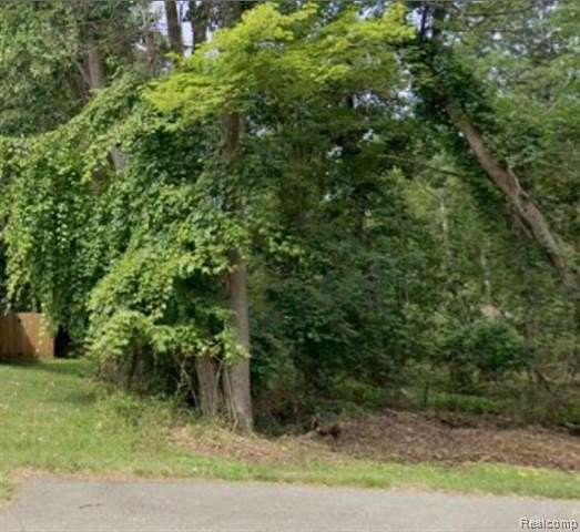 0.22 Acres of Residential Land for Sale in Waterford, Michigan