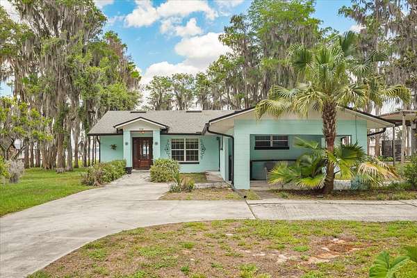 2.49 Acres of Land with Home for Lease in Clermont, Florida