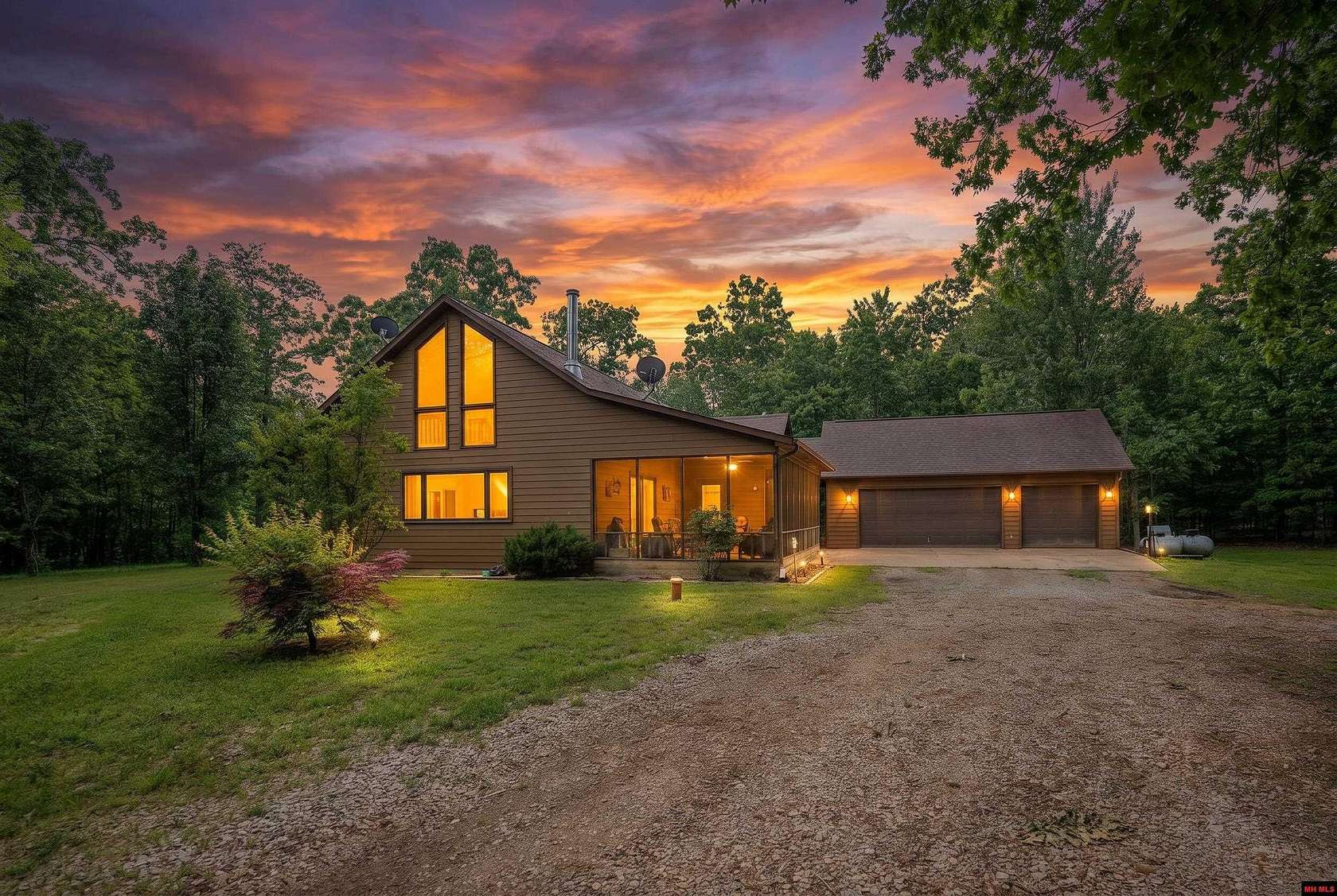 20 Acres of Recreational Land with Home for Sale in Thayer, Missouri