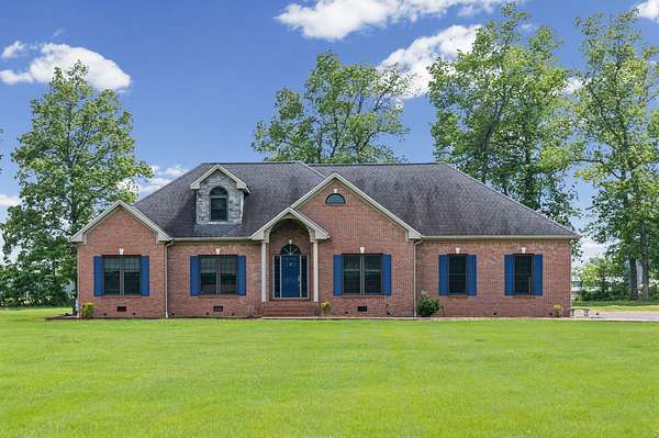 10 Acres of Land with Home for Sale in Herndon, Kentucky