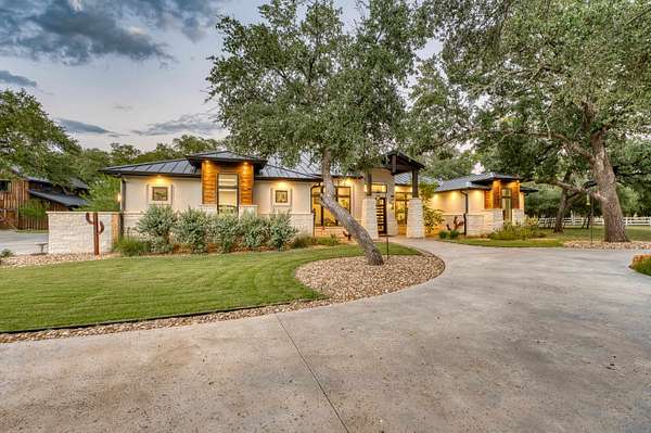 9 Acres of Land with Home for Sale in Horseshoe Bay, Texas