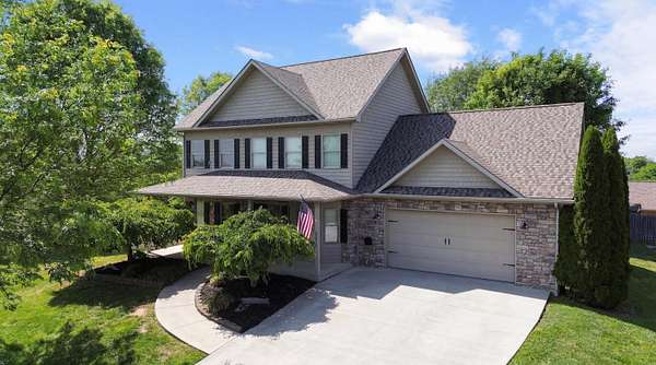 1.75 Acres of Land with Home for Sale in Somerset, Kentucky