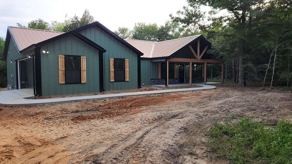 4.51 Acres of Land with Home for Sale in Athens, Texas