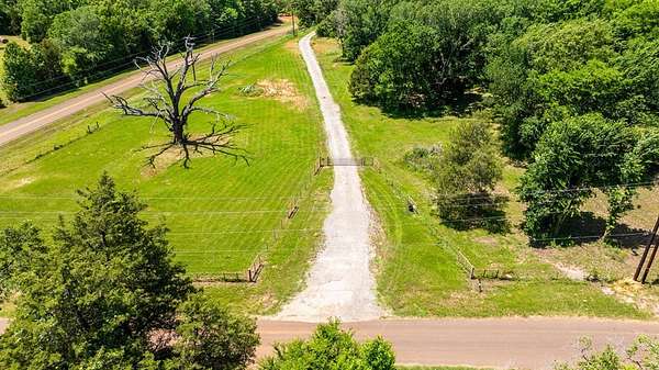 5.6 Acres of Residential Land for Sale in Montalba, Texas