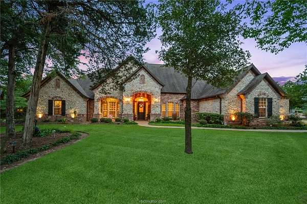 1.69 Acres of Improved Mixed-Use Land for Sale in College Station, Texas
