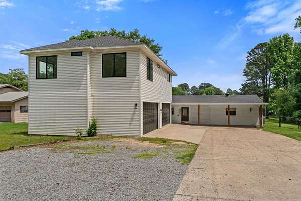 1.5 Acres of Land with Home for Sale in Benton, Arkansas