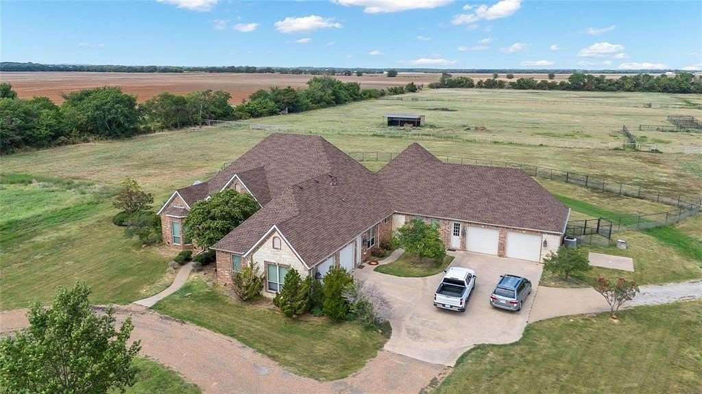 15 Acres of Land with Home for Sale in Pilot Point, Texas