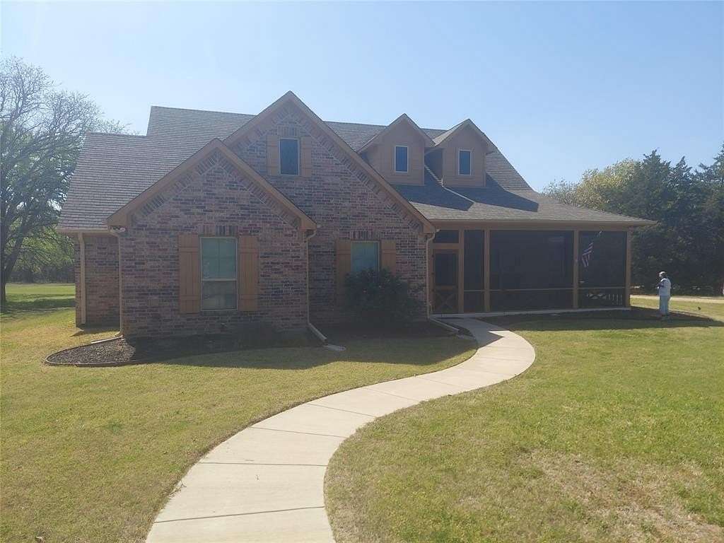 16.7 Acres of Land with Home for Sale in Collinsville, Texas