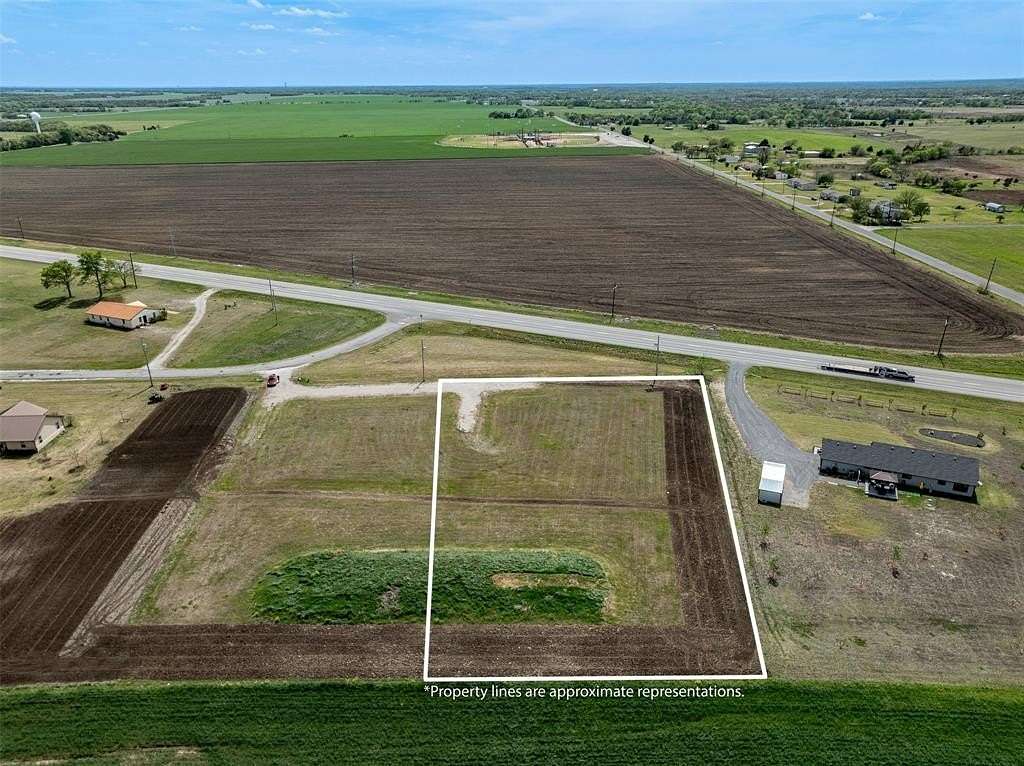 1 Acre of Residential Land for Sale in Whitewright, Texas
