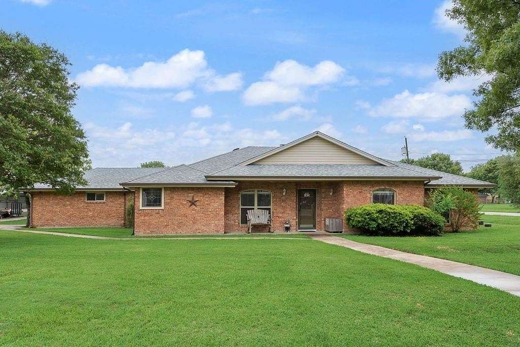 2 Acres of Land with Home for Sale in Red Oak, Texas
