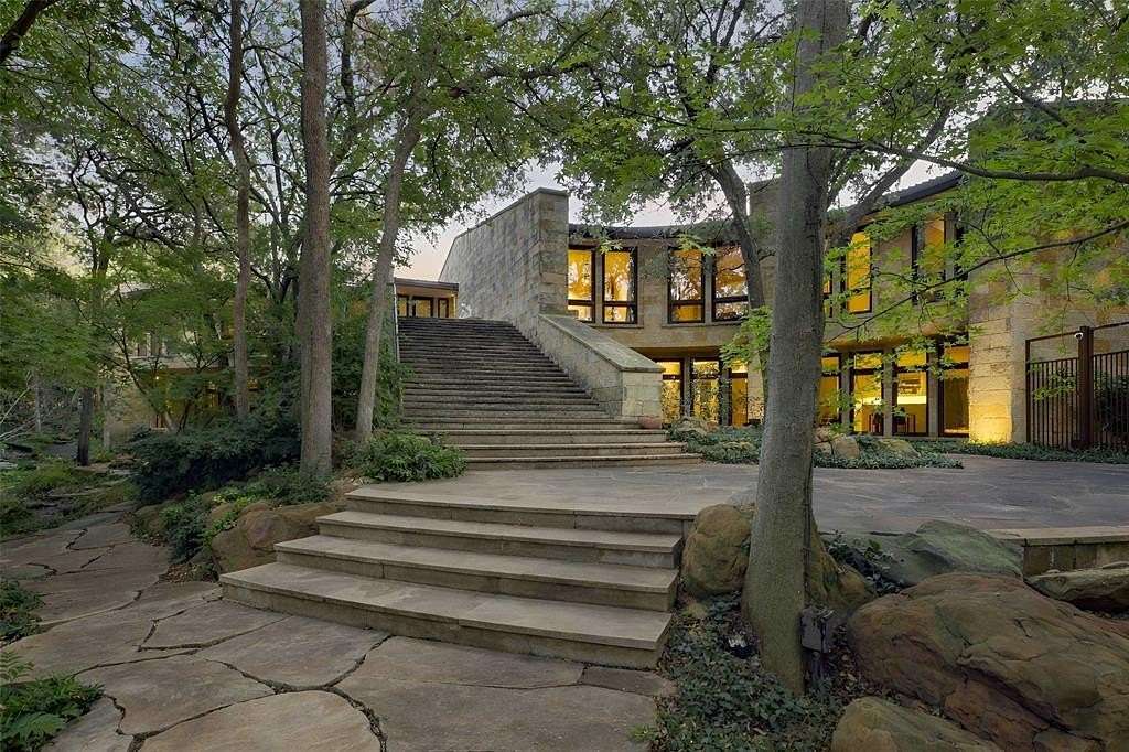 1.67 Acres of Land with Home for Sale in Dallas, Texas