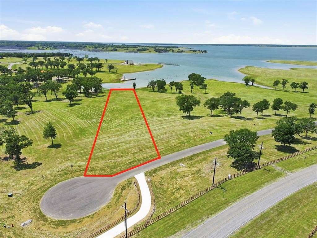 1.34 Acres of Residential Land for Sale in Windom, Texas