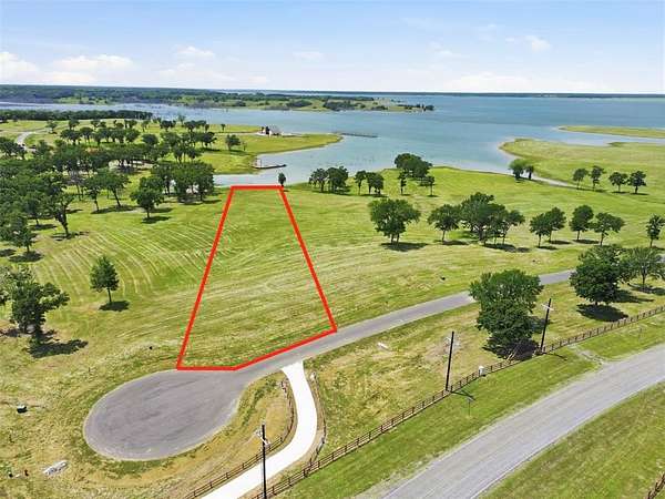 1.34 Acres of Residential Land for Sale in Windom, Texas