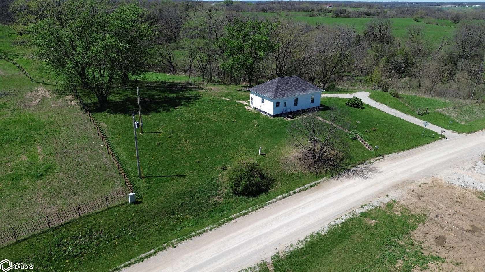 25 Acres of Land with Home for Sale in Bloomfield, Iowa