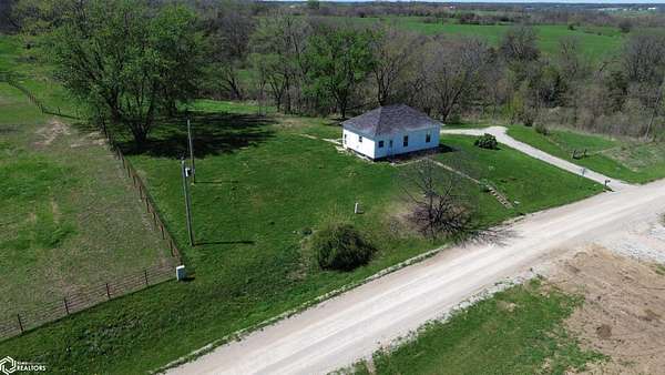 25 Acres of Land with Home for Sale in Bloomfield, Iowa