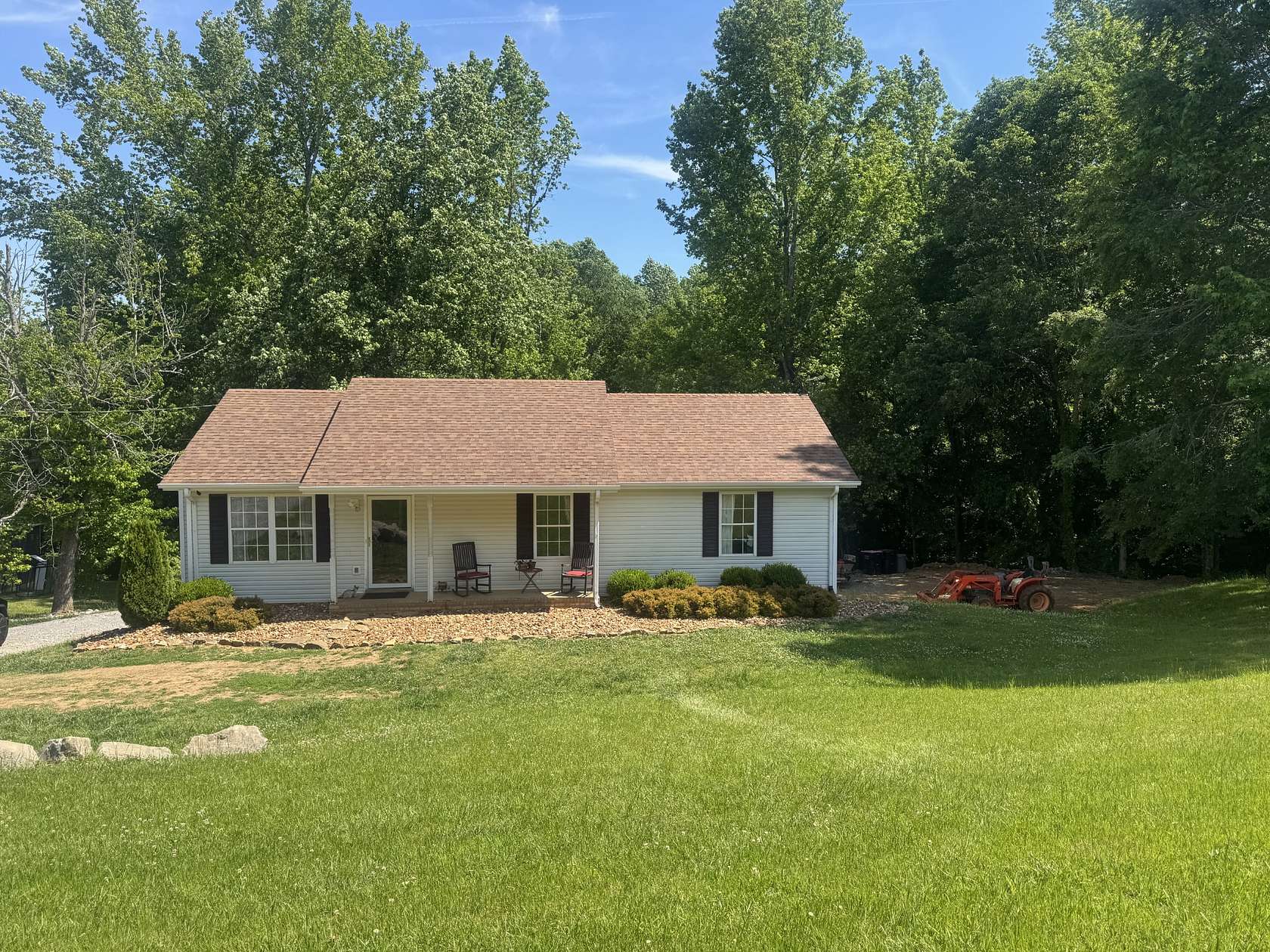1.5 Acres of Land with Home for Sale in Palmyra, Tennessee