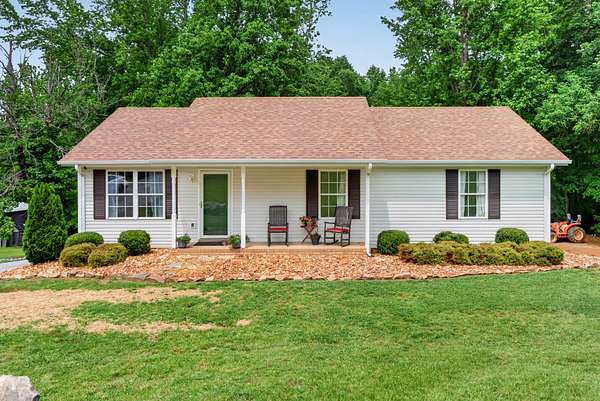 1.5 Acres of Land with Home for Sale in Palmyra, Tennessee